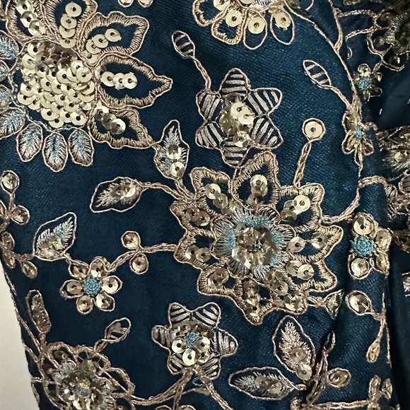 Elegant Blue and Gold Embroidered Lehenga Lashkaraa XL - XXL - Picture 12 of 16